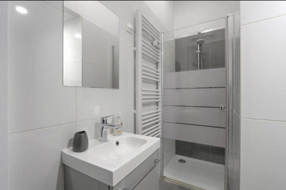 Fantin Latour Confortable 2p Seine Et Tour Eiffel Appartement